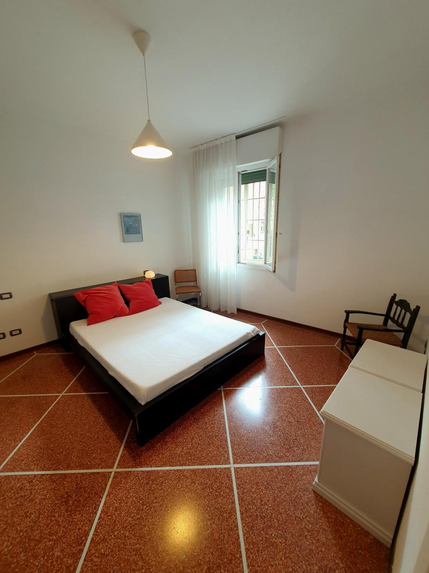 Spacious Three-Room Apartment In Saragozza โบโลญญา ภายนอก รูปภาพ