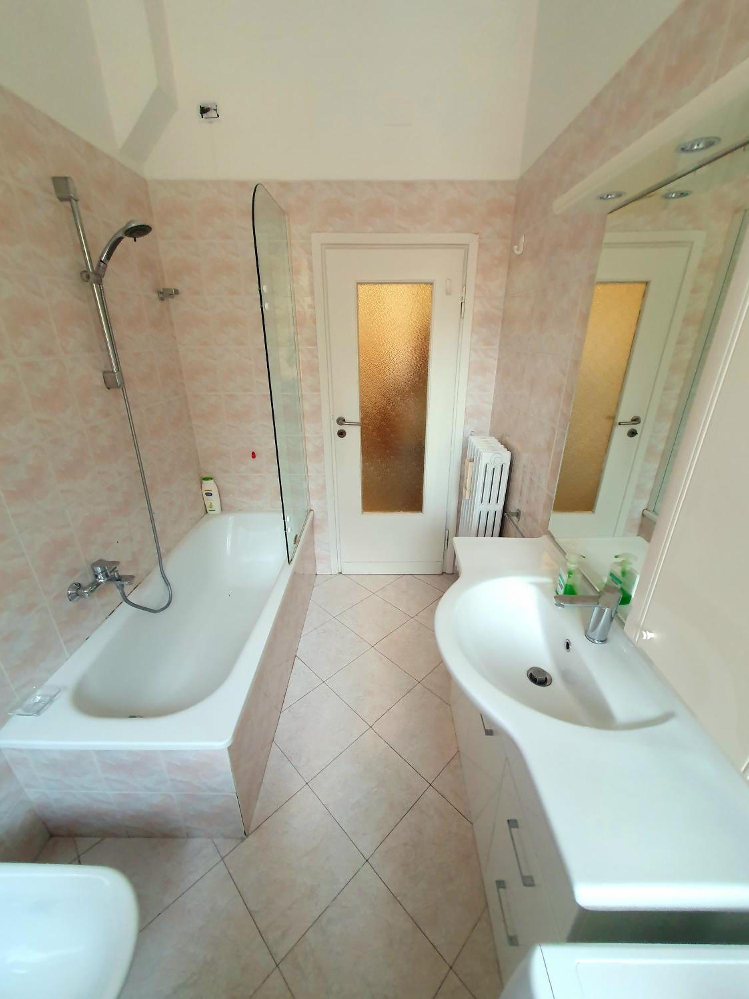 Spacious Three-Room Apartment In Saragozza โบโลญญา ภายนอก รูปภาพ